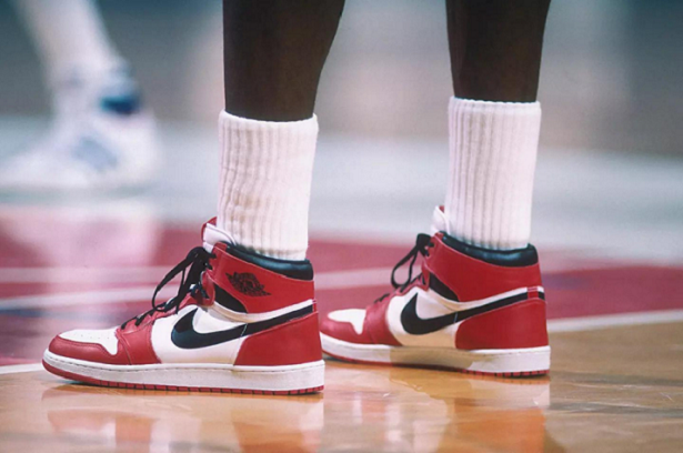 De unde vine denumirea de Sneakers?