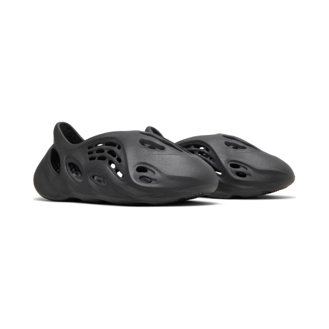 Yeezy Foam RNNR Onyx - Brick Sneakers
