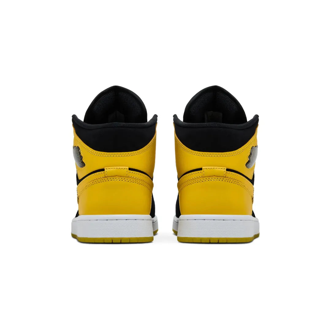 Air Jordan 1 Mid ”New Love”