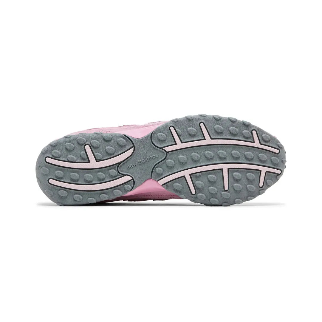 New-Balance-204L-Pastel-Pink-U204LMMD-Brick-Sneakers