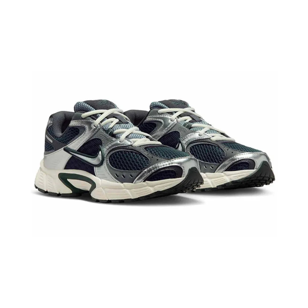 Nike-V5-RNR-Seaweed-Metallic-HQ7901-300-Brick-Sneakers