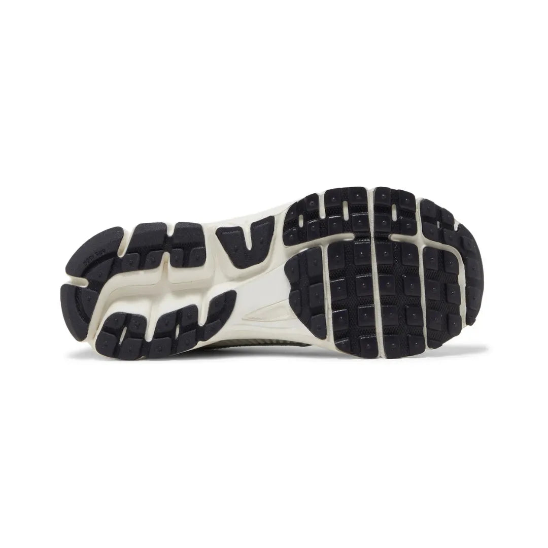 Nike-Zoom-Vomero-5-Photon-Dust-Metallic-Silver-FD0884-025-Brick-Sneakers