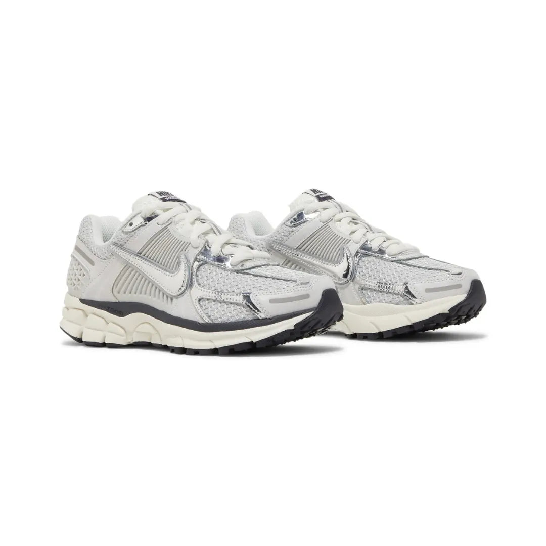 Nike-Zoom-Vomero-5-Photon-Dust-Metallic-Silver-FD0884-025-Brick-Sneakers