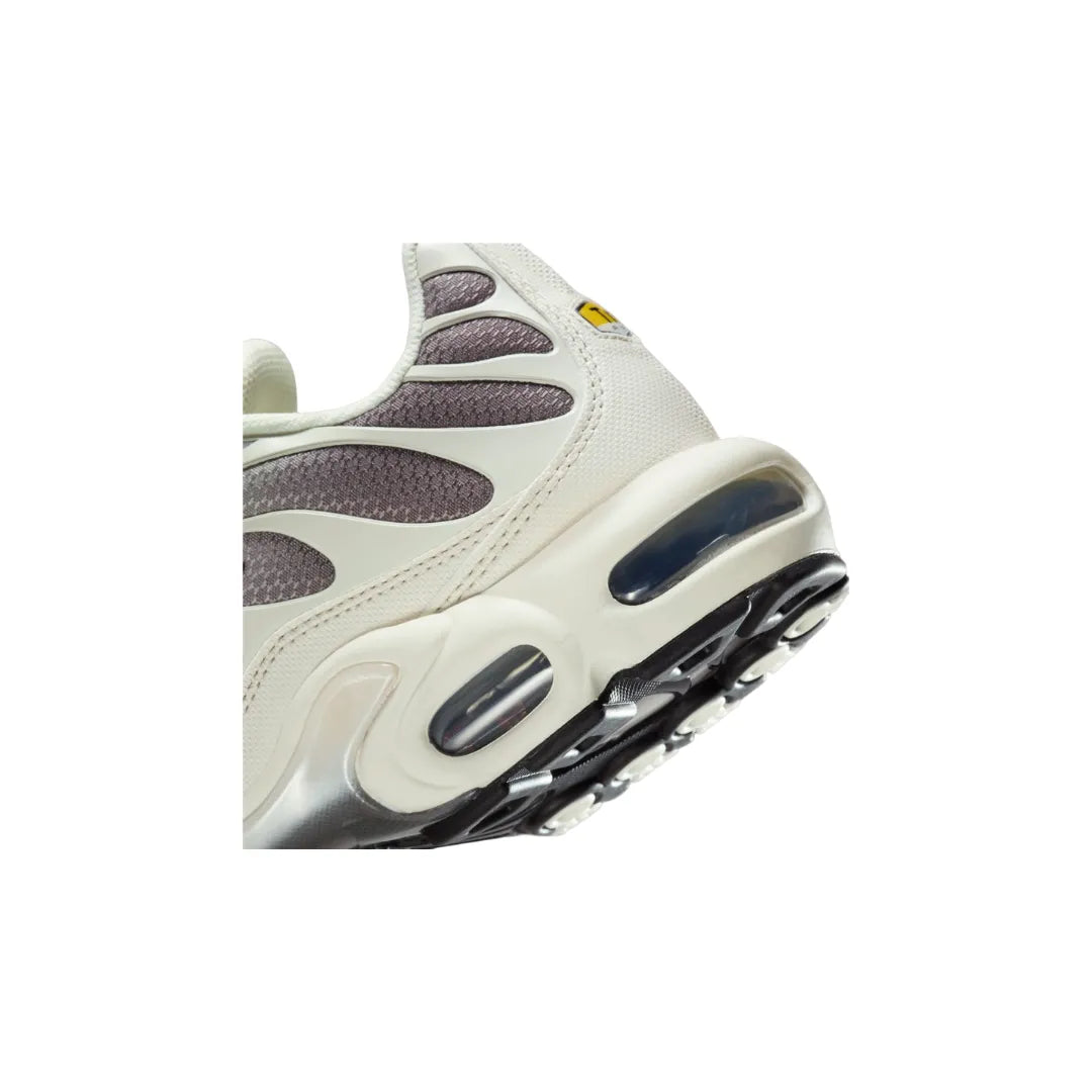Nike Air Max Plus ”Light Orewood Cave Stone”