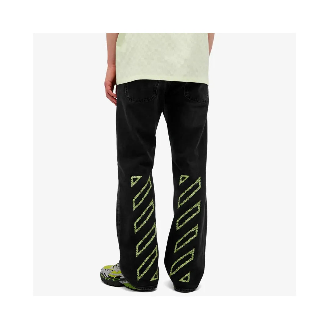 BlugiOff-White_DiagOutl_RelaxedJeansBrickSneakers