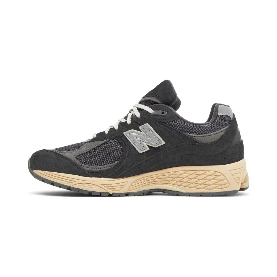 New-Balance-2002R-Black-Dark-Grey-M2002RHO-Brick-Sneakers_4