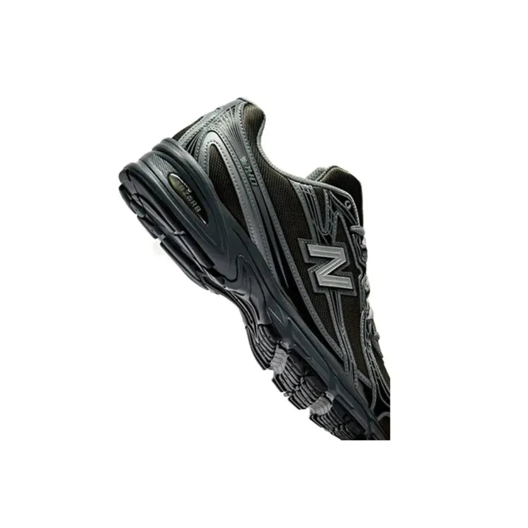 New-Balance-740-Black-Metallic-U7407YI-Brick-Sneakers