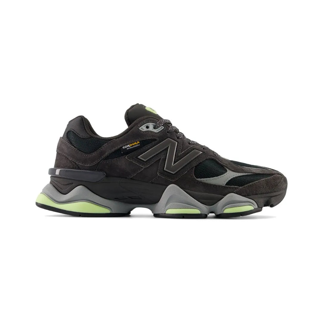 New Balance 9060 ”Off White Black”