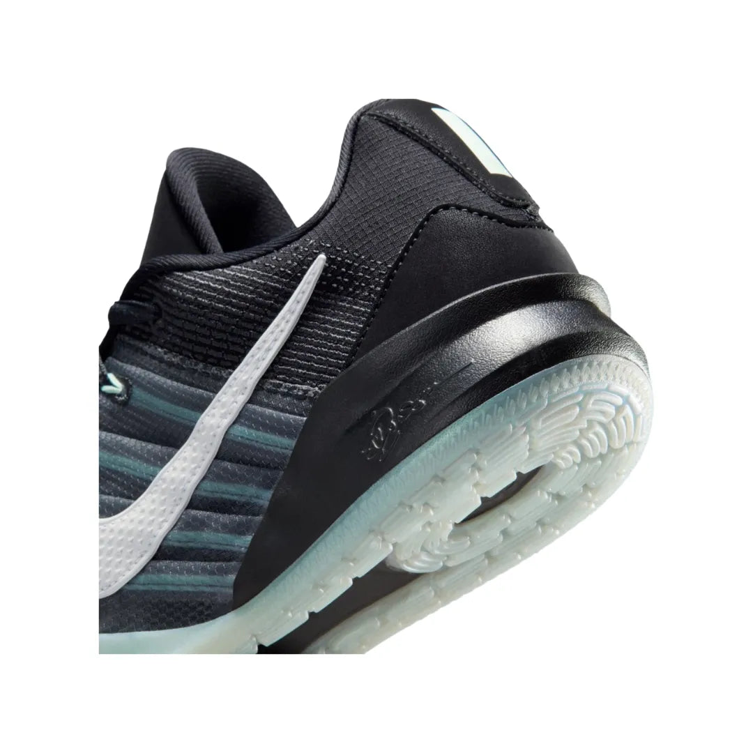 Nike-Sabrina-3-Morale-HF2881-001-Brick-Sneakers