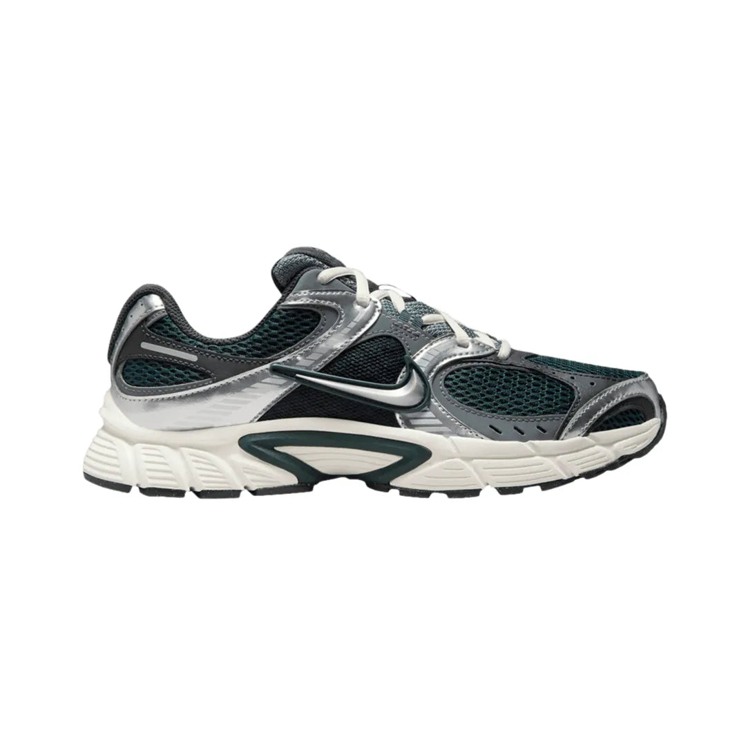 Nike-V5-RNR-Seaweed-Metallic-HQ7901-300-Brick-Sneakers