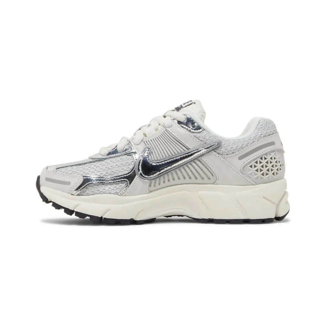 Nike-Zoom-Vomero-5-Photon-Dust-Metallic-Silver-FD0884-025-Brick-Sneakers