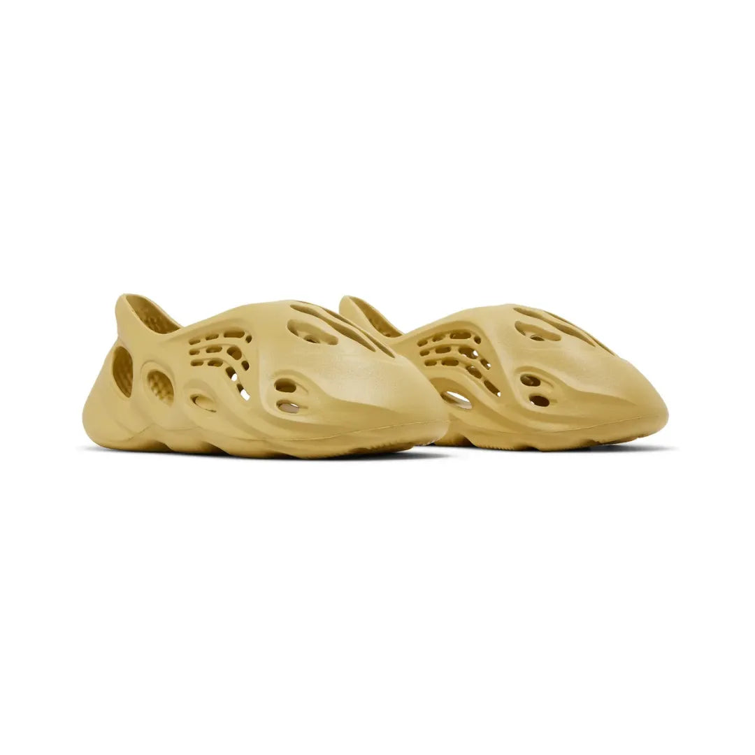 YeezyFoamRunner_Sulfur_GV6775BrickSneakers_2